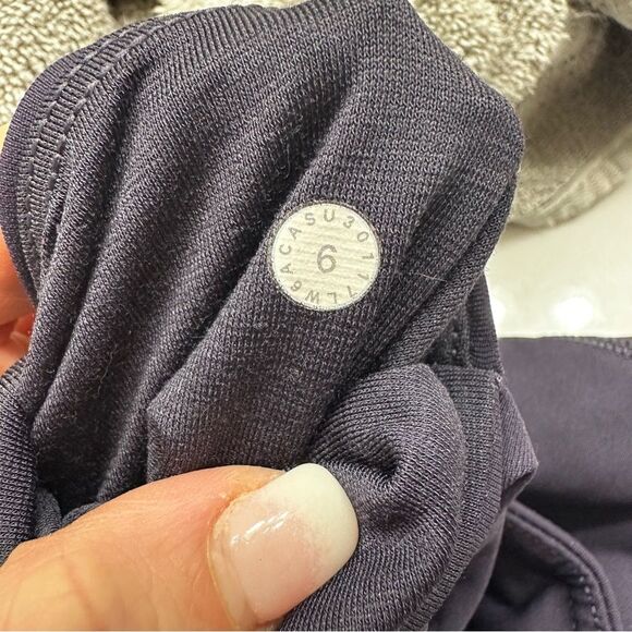 Lululemon Anew Crop 21" leggings in navy size 6 - Picture 9 of 10